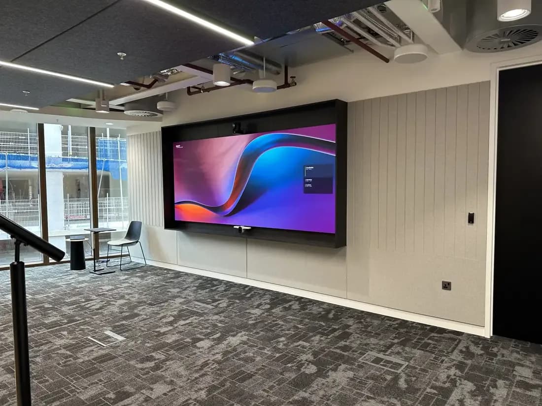 Teaching space with a wall-mounted display